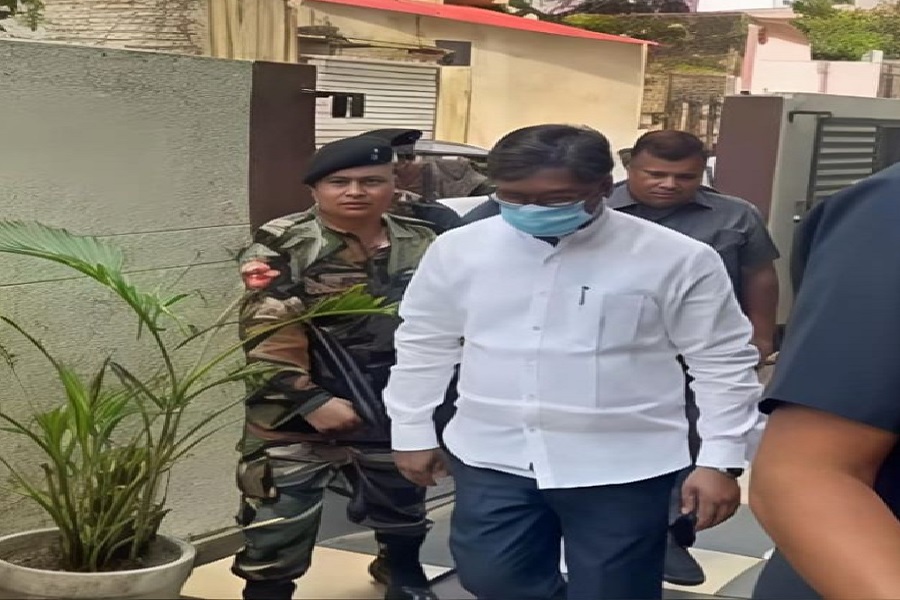 मां रूपी सोरेन का हाल जानने अस्पताल पहुंचे CM हेमंत सोरेन, डॉक्टरों से मिलकर स्वास्थ्य की ली जानकारी