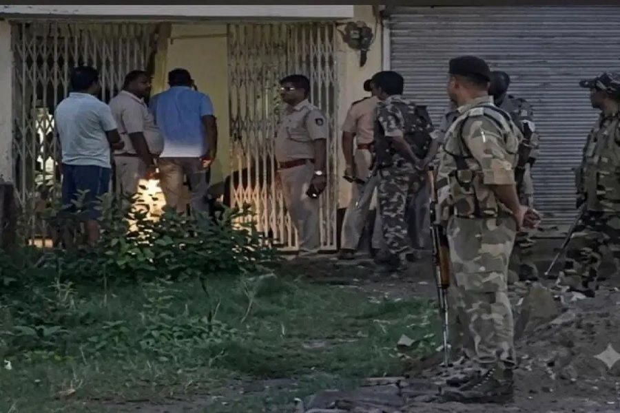 दुमका में अवैध मिनी गन फैक्ट्री का भंडाफोड़, कोलकाता STF और स्थानीय पुलिस की संयुक्त कार्रवाई 