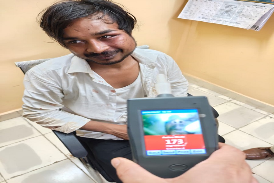 विधायक जनार्दन पासवान के बेटे को मेडिकल के लिए सदर अस्पताल ले गयी पुलिस