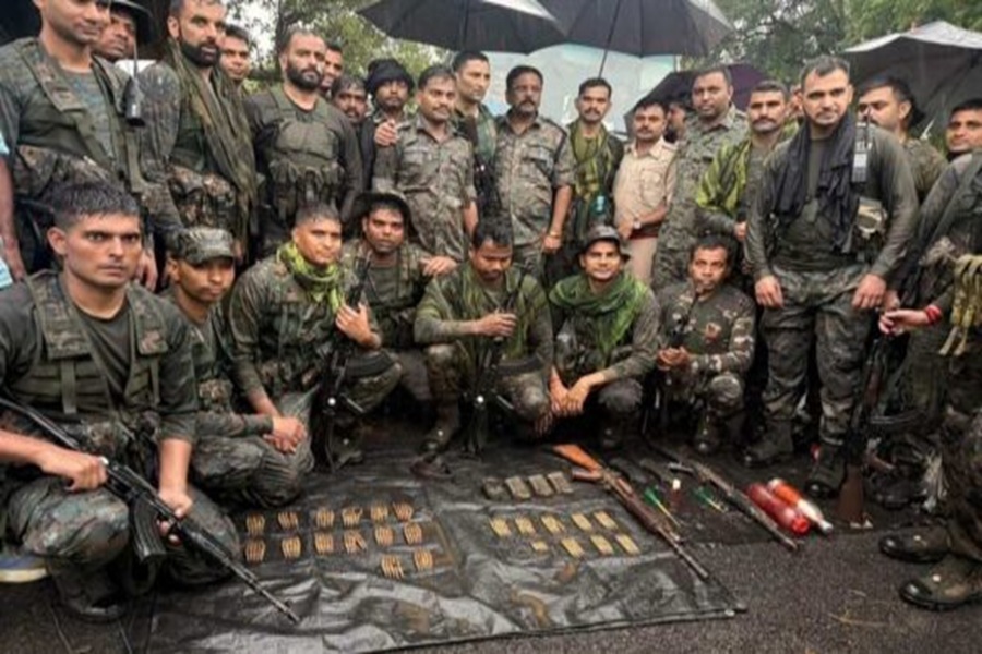 नक्सली मालती मुर्मू की निशानदेही पर जमीरा पहाड़ में मिला हथियारों का जखीरा