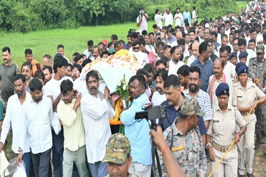ममता का आंचल छिन गया, पंचतत्व में विलीन हुईं रूपी सोरेन; फूट-फूटकर रोये सीएम हेमंत