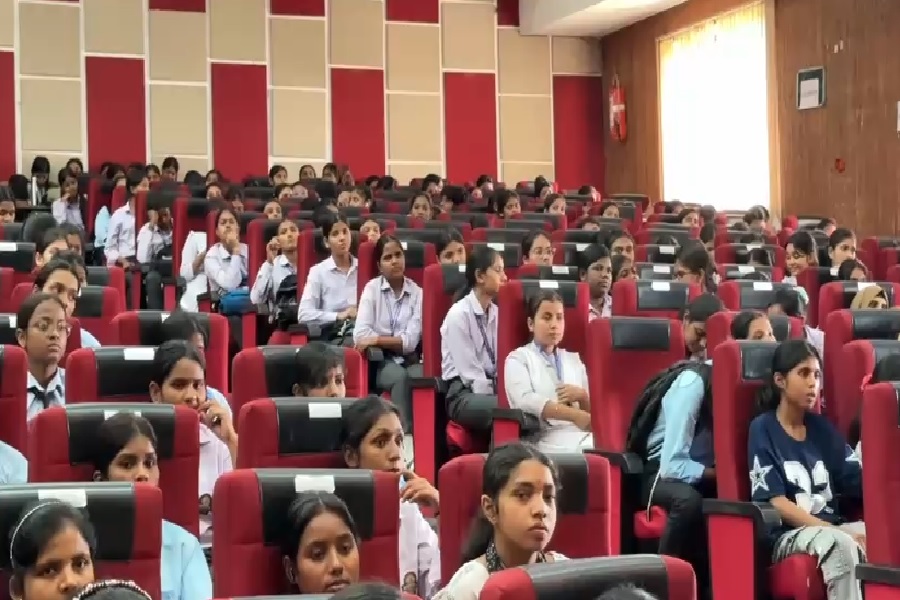 VBU में मातृ वंदना शक्ति सम्मेलन में बोलीं IRS निशा उरांव, नारी कमजोर नहीं; शक्ति स्वरूप है