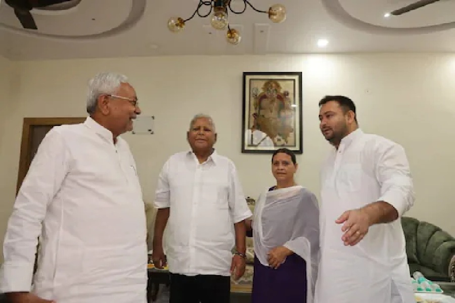 nitish_met_lalu.jpg