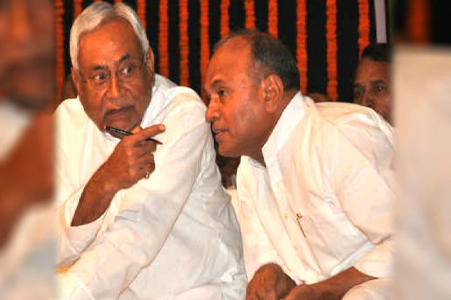 nitsih-kumar-and-rcp-singh.jpg