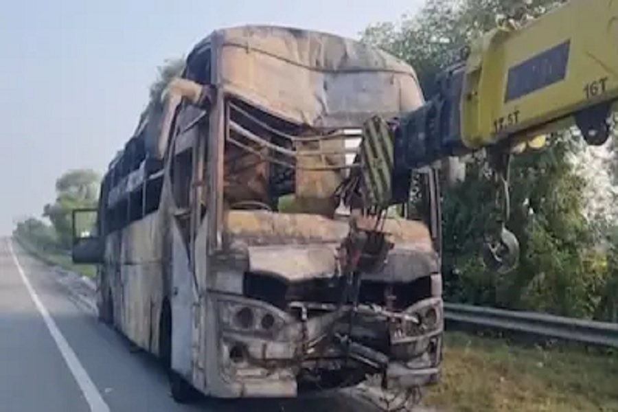 नोएडा में चलती AC स्लीपर बस में लगी भीषण आग, 9 की मौत; हादसे की जांच जारी    