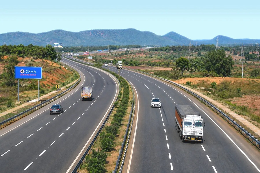 ओडिशा में NHAI की हरित पहल, हाईवे पर 5.20 लाख पौधे, औषधीय वन और मधुमक्खी कॉरिडोर विकसित