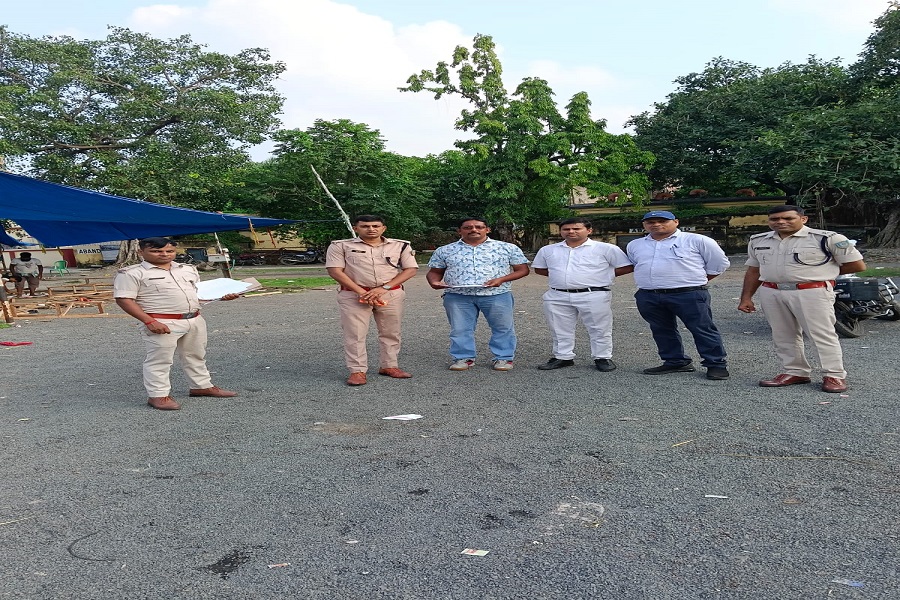 पाकुड़ में दुर्गापूजा की सुरक्षा तैयारियां तेज, पुलिस ने किया पंडालों का निरीक्षण