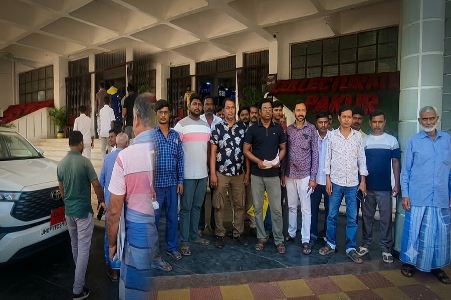 पाकुड़ में 7 महीने से MDM का पैसा बकाया, दुकानदारों ने राशन देना किया बंद; बच्चों के भोजन पर मंडरा रहा संकट