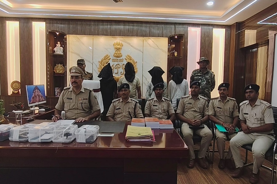 पाकुड़ में राशन दुकान पर फायरिंग कर लूट की कोशिश, अगली डकैती से पहले 4 अपराधी गिरफ्तार