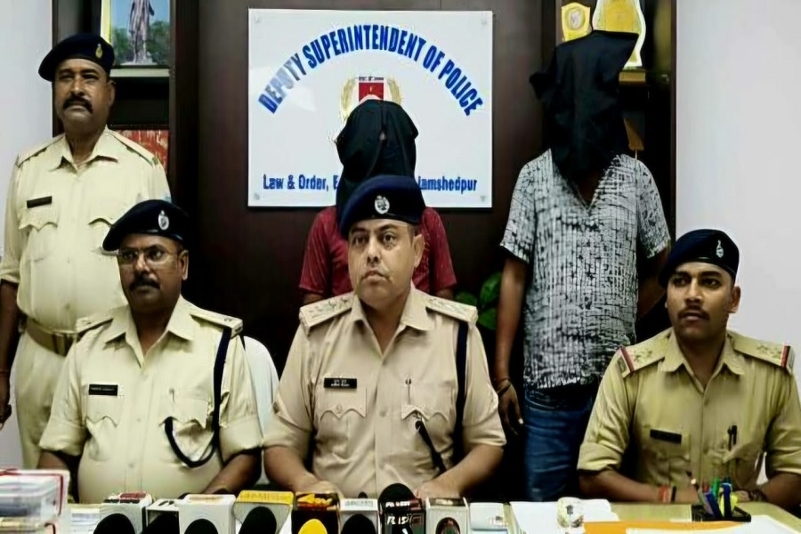  XUV की डिक्की से 330 लीटर महुआ शराब बरामद, दो गिरफ्तार; सिदगोड़ा तक फैले सप्लाई नेटवर्क की तलाश