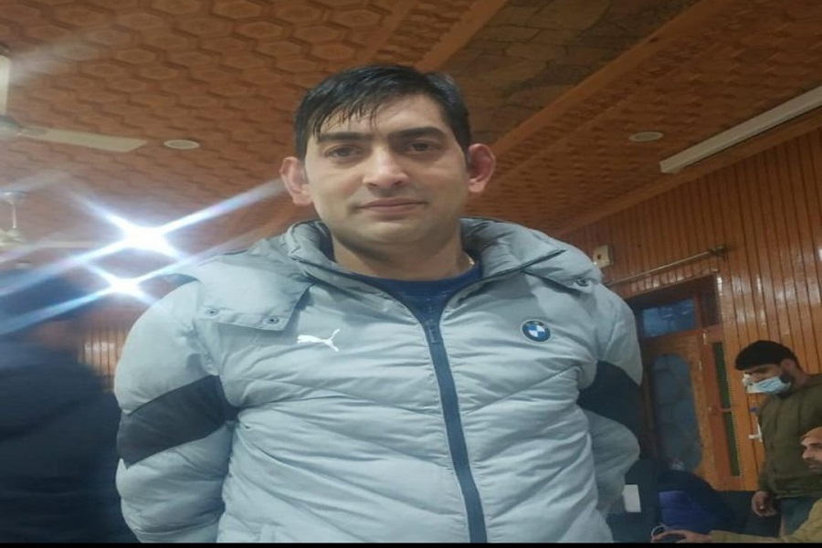 कश्मीरी पंडित की हत्या से आक्रोशित हुए लोग, कहा- तबादला करो नहीं तो देंगे सामूहिक इस्तीफा