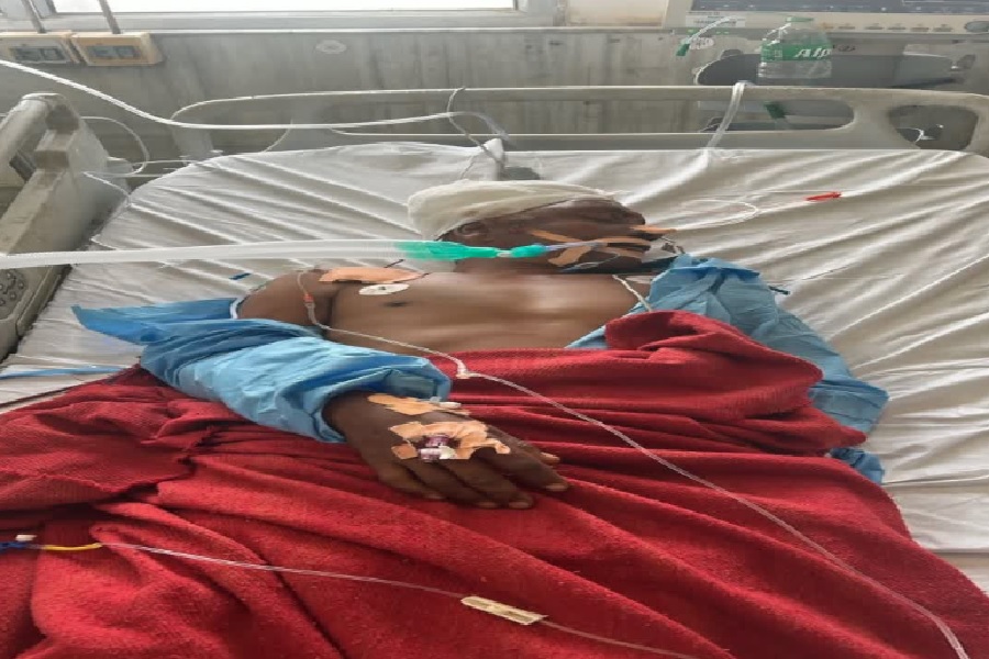 रांची RIMS में सड़क हादसे में घायल अज्ञात मरीज का सफल रहा ऑपरेशन, परिजनों की तलाश जारी