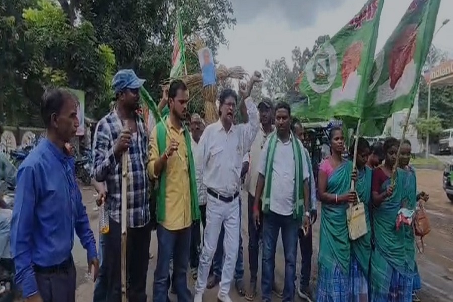 चुनाव आयोग की कार्यप्रणाली के विरोध में राजद का प्रदर्शन, ज्ञानेश कुमार से मांगा इस्तीफा