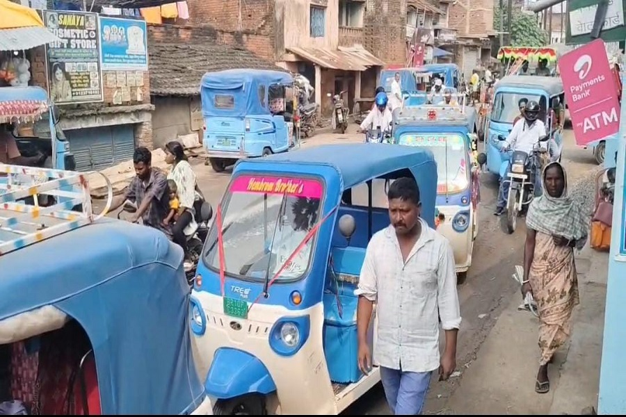 साहिबगंज के भगैया बिशनपुर चौक पर अधूरी सड़क से रोजाना जाम, दुर्घटना का खतरा बढ़ा