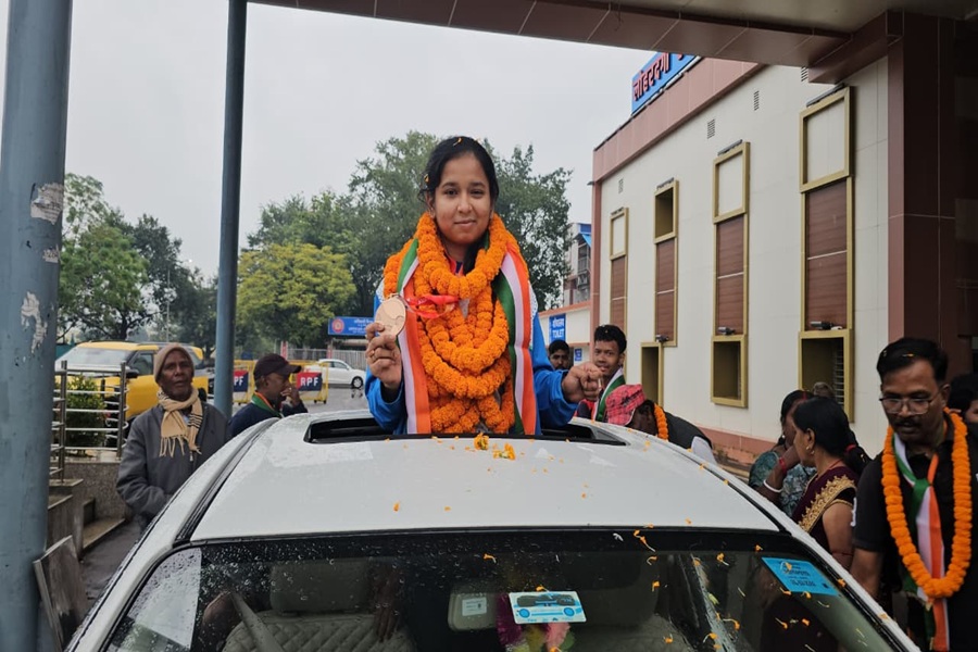 एशियन पैरा गेम्स में पदक जीतकर लौटीं संजना का लोहरदगा में हुआ भव्य स्वागत, पैरालंपिक है अगला लक्ष्य