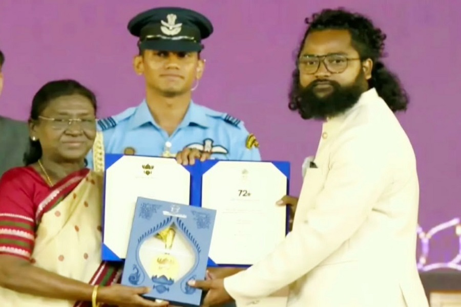 संताली फिल्म ‘आंगेन’ के निर्देशक को राष्ट्रपति के हाथों मिला बेस्ट डेब्यू फिल्म ऑफ ए डायरेक्टर का सम्मान