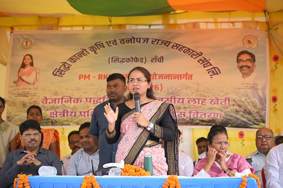 shilpi_neha_tirki1.jpg