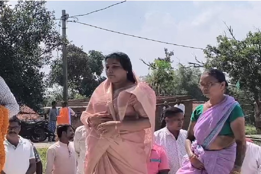 पीरटांड़ के लोगों को परिवार मानते थे सुदिव्य कुमार सोनू, श्वेता शर्मा बोलीं- अधूरे सपनों को पूरा करूंगी