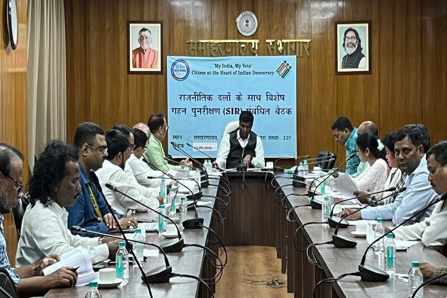 रांची DC ने राजनीतिक दलों के साथ SIR को लेकर की बैठक, मतदाता सूची को त्रुटिरहित बनाने पर दिया जोर