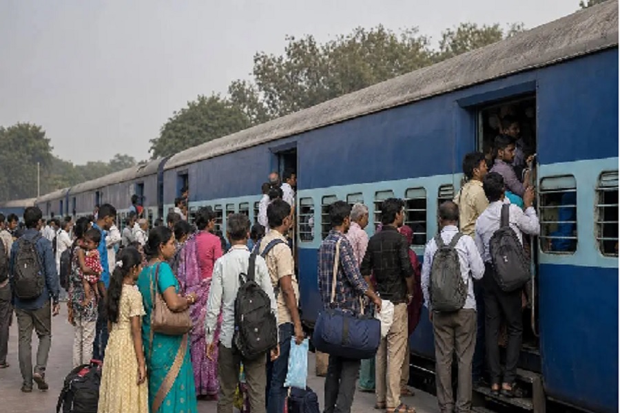 छठ में घर जाना हुआ आसान, रेल्वे ने स्पेशल ट्रेनों का दिया विकल्प  