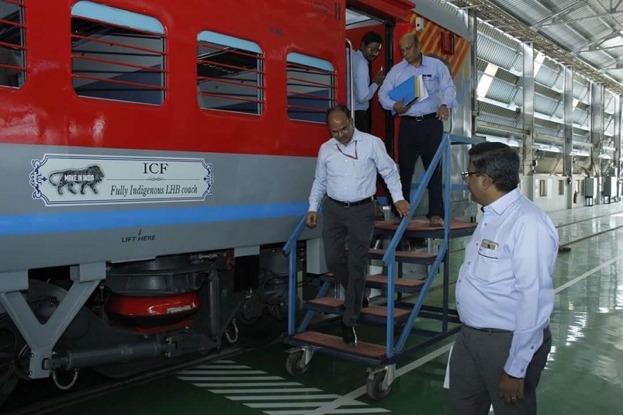 train_mumbai.jpg