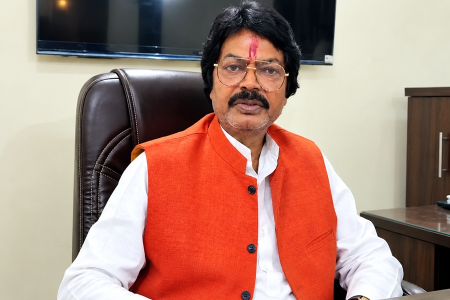 पूर्व मंत्री योगेंद्र साव ने तुड़वा दी सरकारी बिल्डिंग! बोले- बेटे की शादी के लिए साफ-सफाई करवाई है