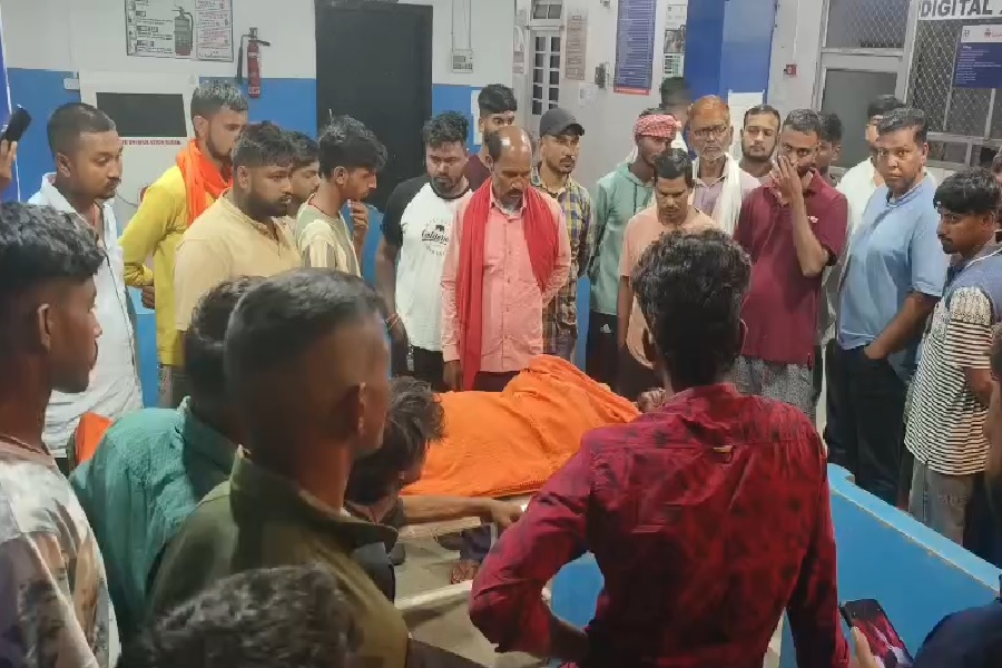 गिरिडीह में फास्टफूड खाने गए दरोगा के बेटे की पीट-पीटकर हत्या, 10-15 युवकों पर आरोप