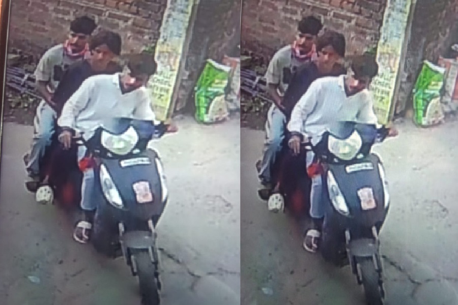 रांची में 3 युवकों ने बच्चे के गले से सोने का लॉकेट झपटा