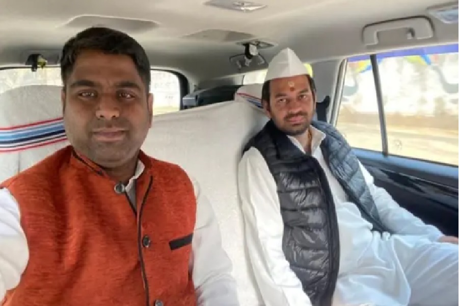 पीए.jpg