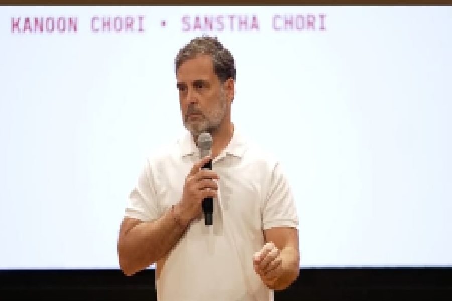 हरियाणा से महाराष्ट्र तक एंटी-इनकंबेंसी अचानक कैसे गायब हुई? राहुल गांधी ने SIR पर उठाए बड़े सवाल 