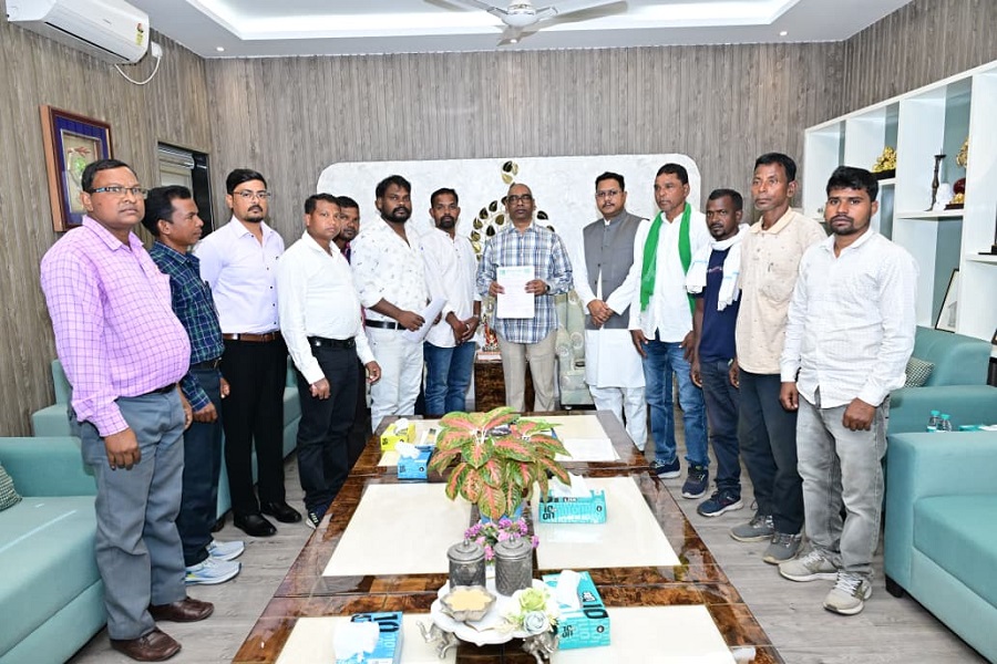 ऑनलाइन खतियान में ‘मुंडा’ की जगह ‘स्वासी’ दर्ज होने से परेशान ग्रामीण, CM हेमंत सोरेन से मिले प्रतिनिधिमंडल