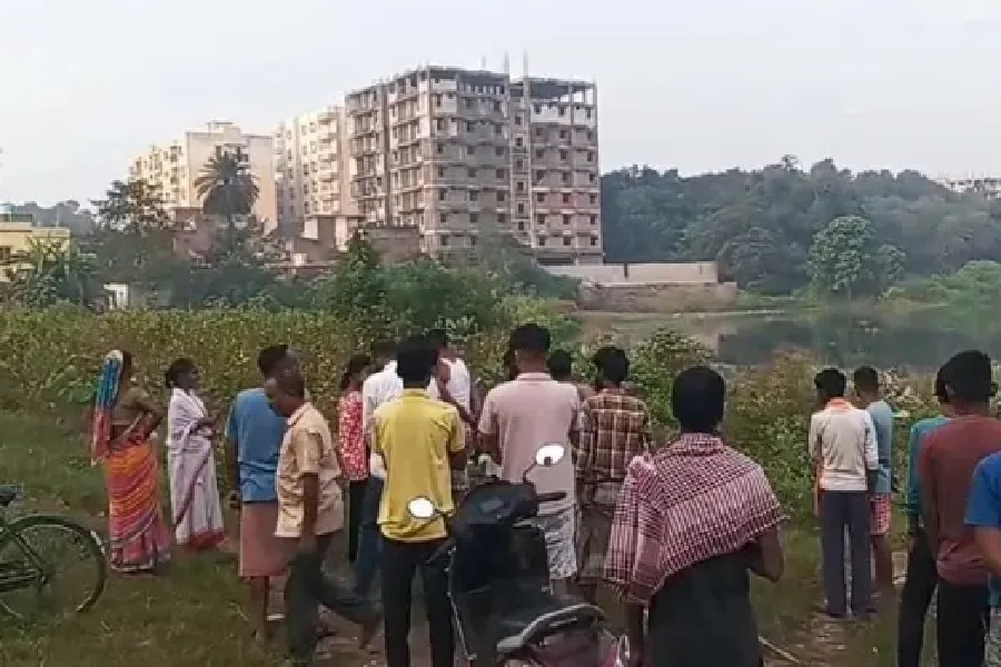 कृषि विज्ञान केंद्र परिसर में 24 घंटे के भीतर 2 शव मिलने से सनसनी, तालाब से मिली दूसरी लाश