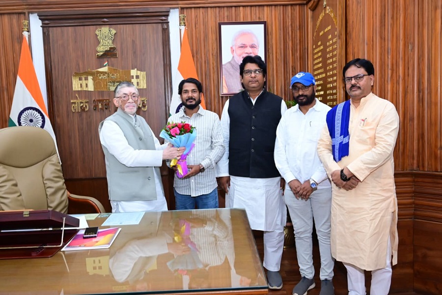 अल्पसंख्यकों से जुड़े मुद्दों को लेकर राज्यपाल संतोष गंगवार से मिले JMM नेता रिजवान क्रांतिकारी