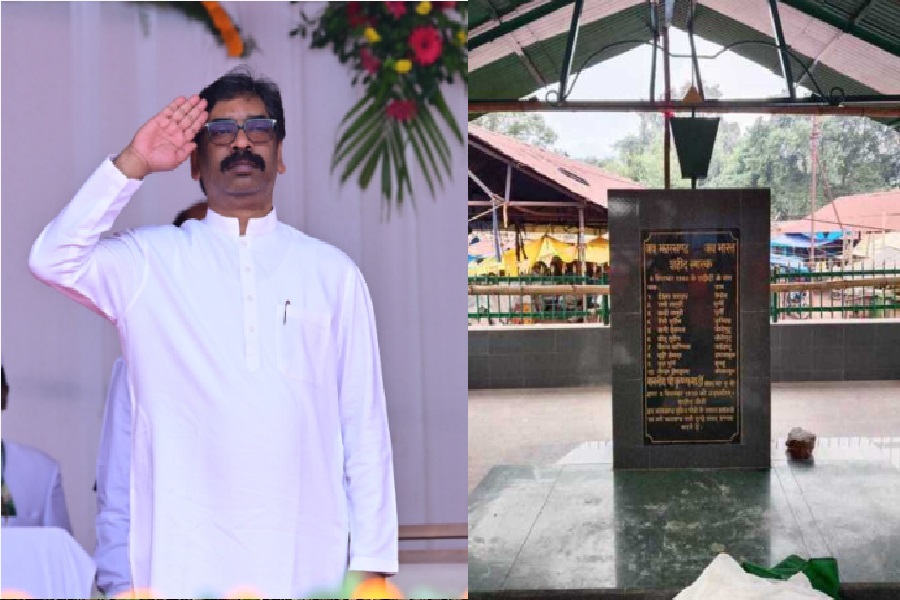 गुवा गोलीकांड के शहीदों समेत झारखंड के वीरों को CM हेमंत ने किया नमन