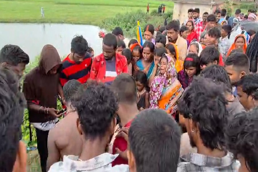करमा पर्व के बाद तालाब में डूबे सत्येंद्र भुइयां, 2-3 घंटे की मशक्कत के बाद मिला शव