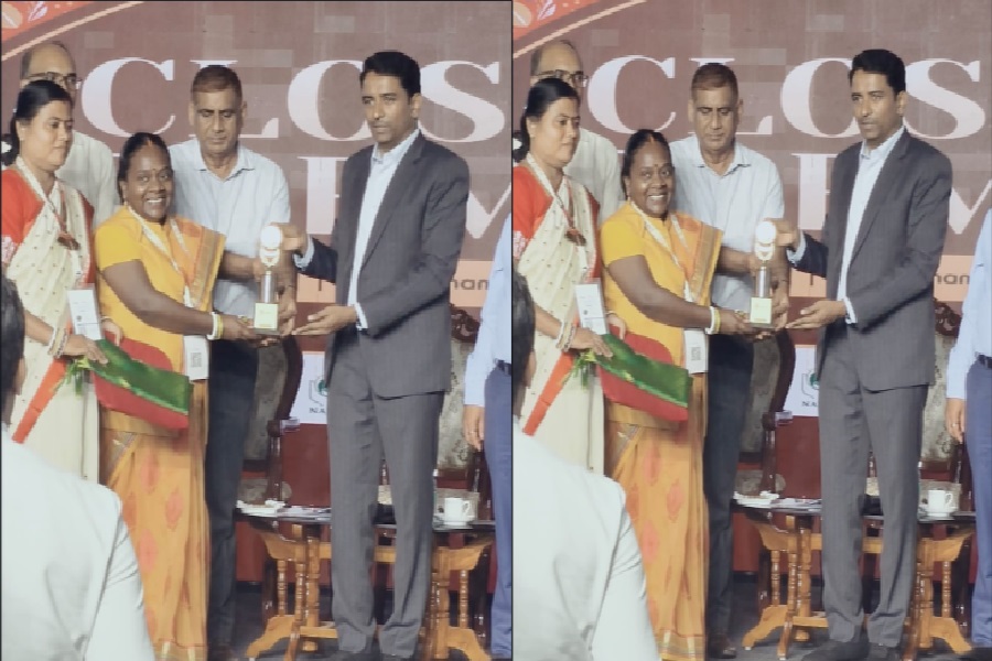 विजयवाड़ा के सरस मेले में खूंटी की दीदियों को मिला सर्वश्रेष्ठ हस्तनिर्मित उत्पाद पुरस्कार